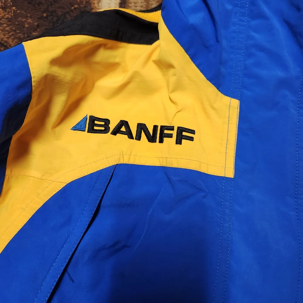 Que Vibrant Blue and Yellow Ski Jacket - Picture 7 of 14